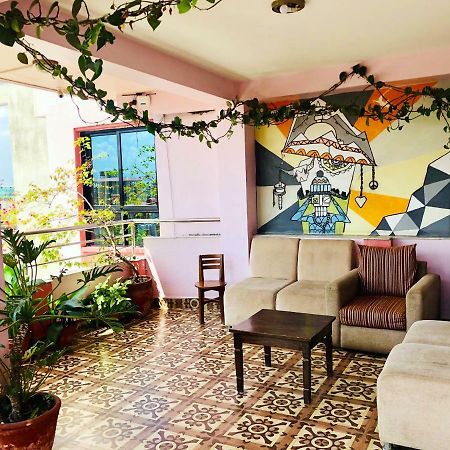 Backyard Hotel Катманду Экстерьер фото