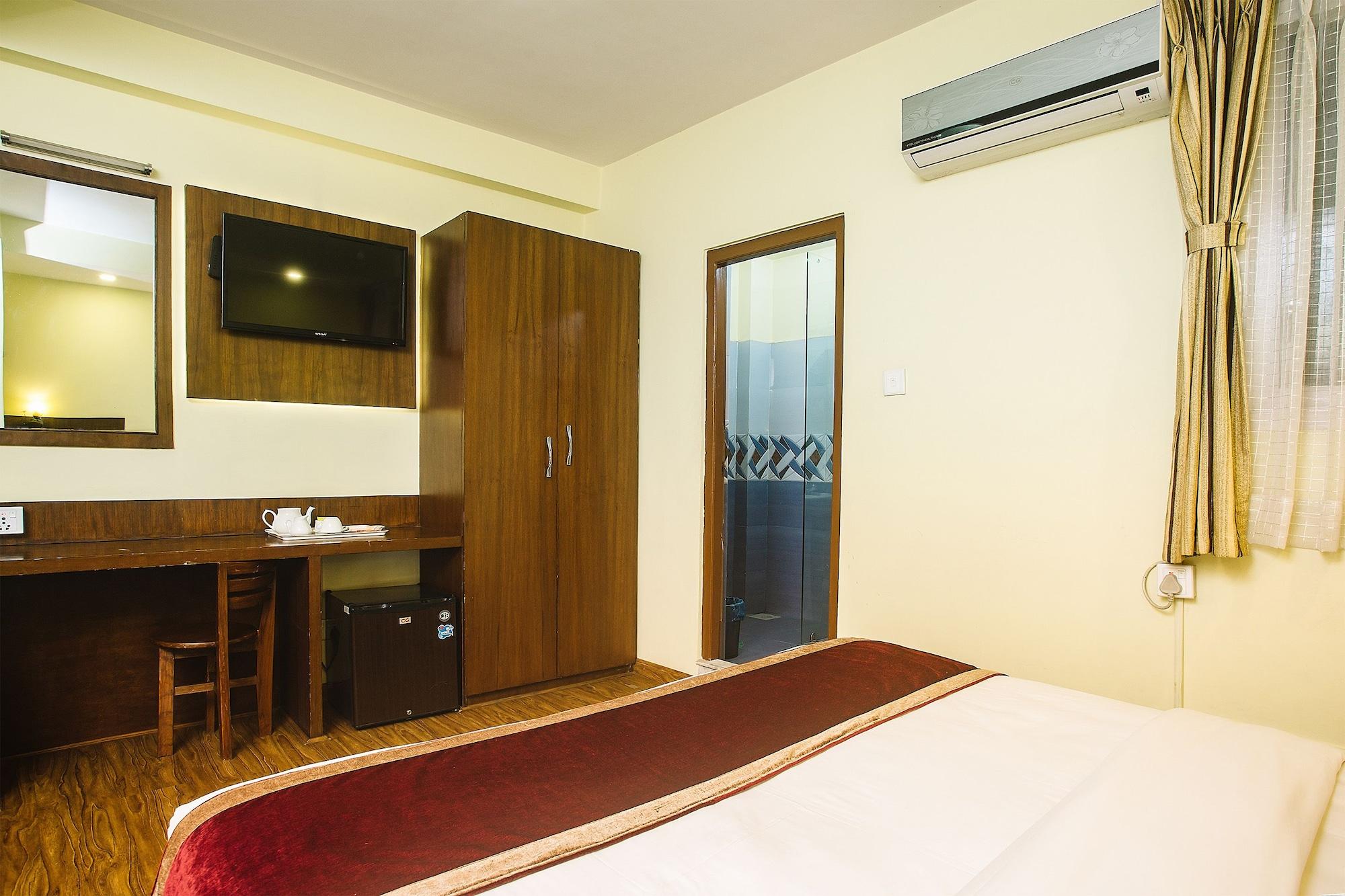 Backyard Hotel Катманду Экстерьер фото