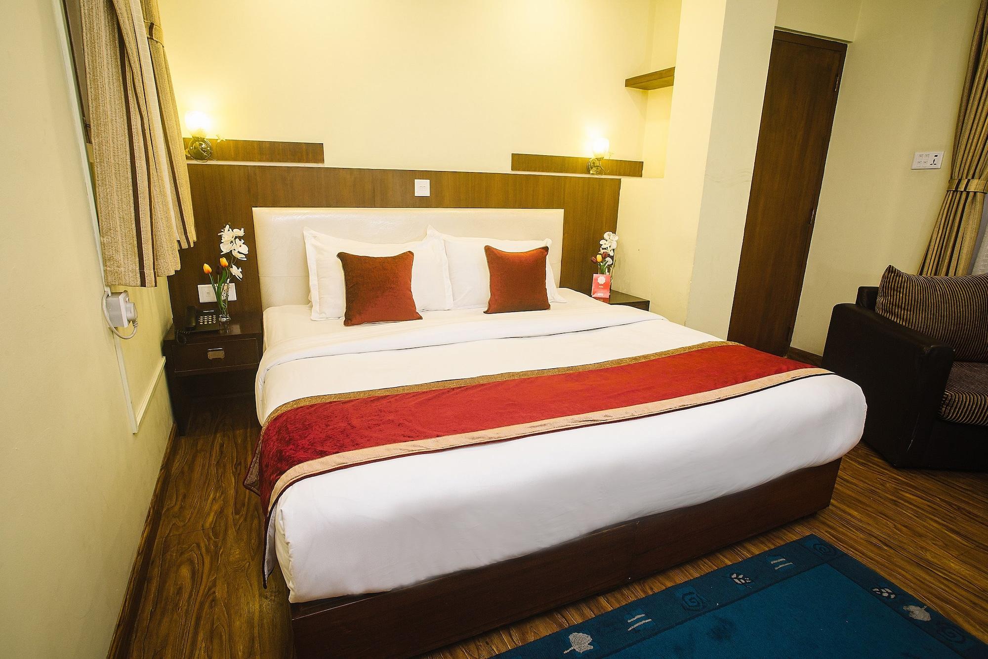 Backyard Hotel Катманду Экстерьер фото