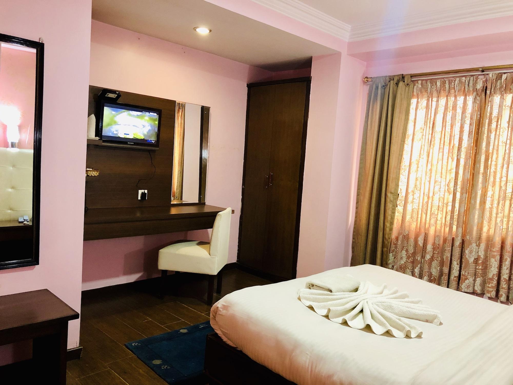 Backyard Hotel Катманду Экстерьер фото