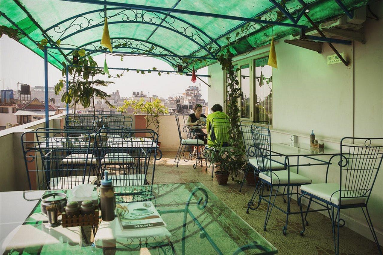 Backyard Hotel Катманду Экстерьер фото