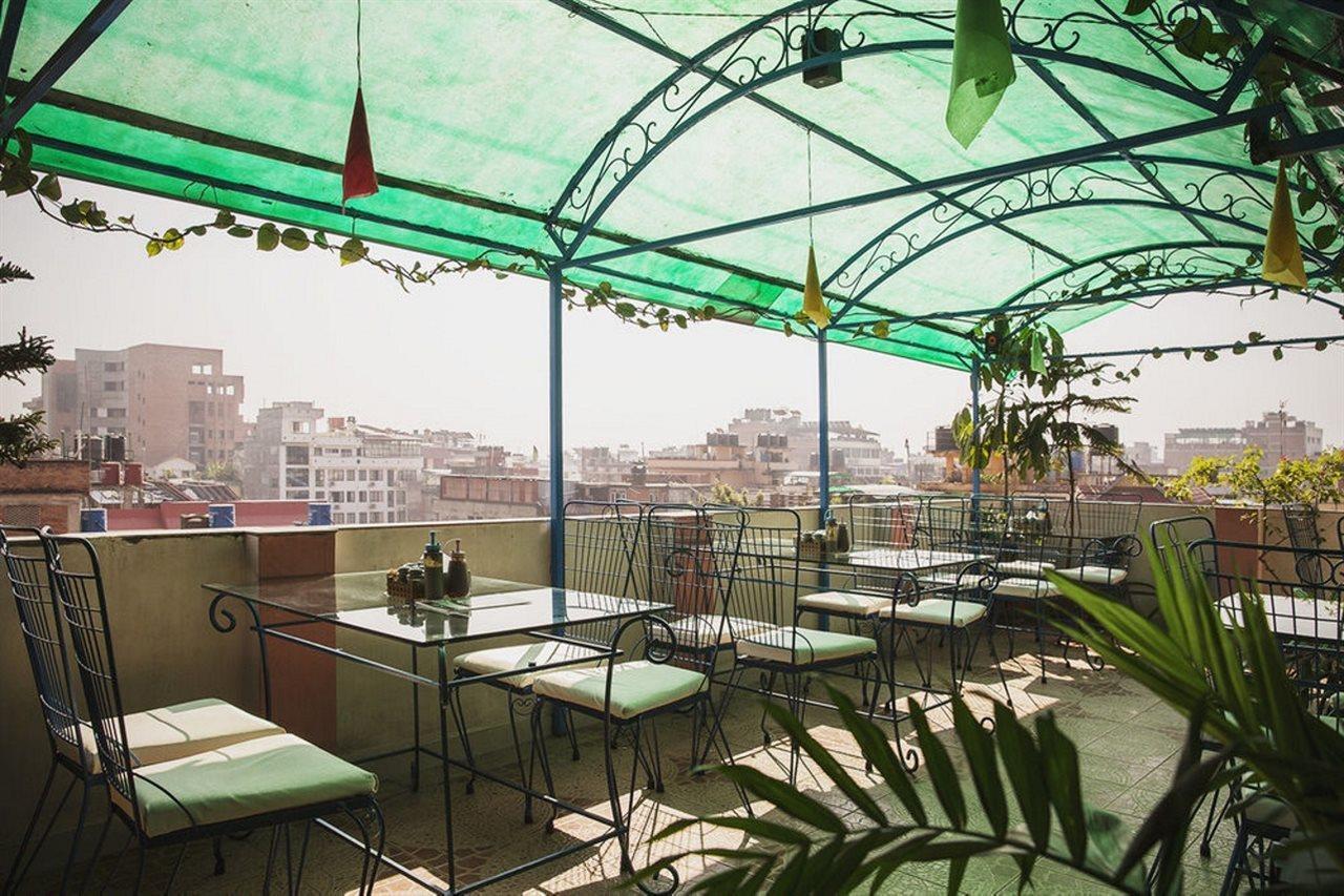 Backyard Hotel Катманду Экстерьер фото