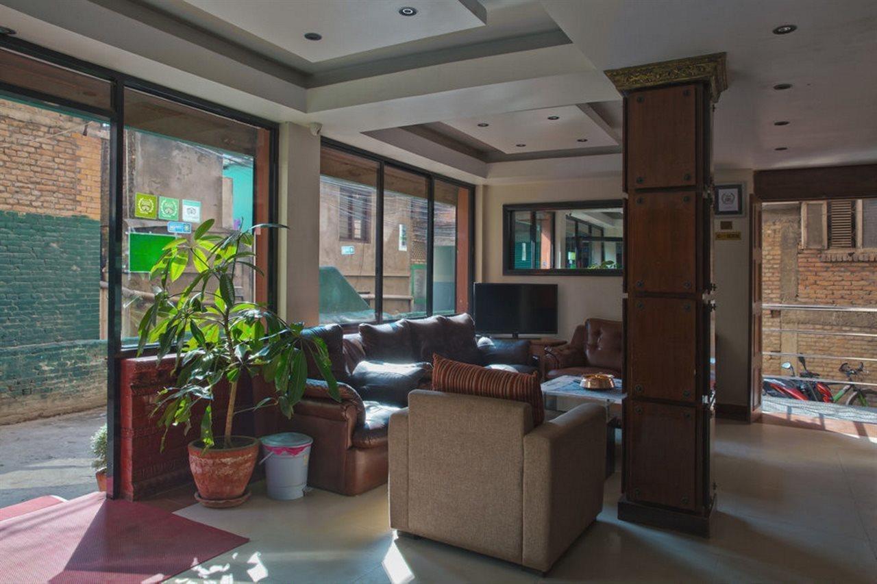 Backyard Hotel Катманду Экстерьер фото