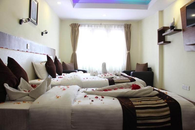 Backyard Hotel Катманду Экстерьер фото