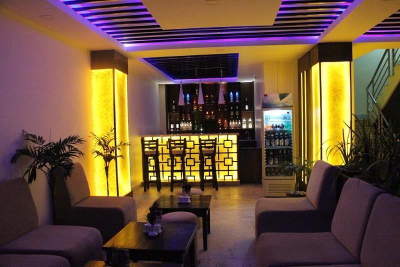 Backyard Hotel Катманду Экстерьер фото