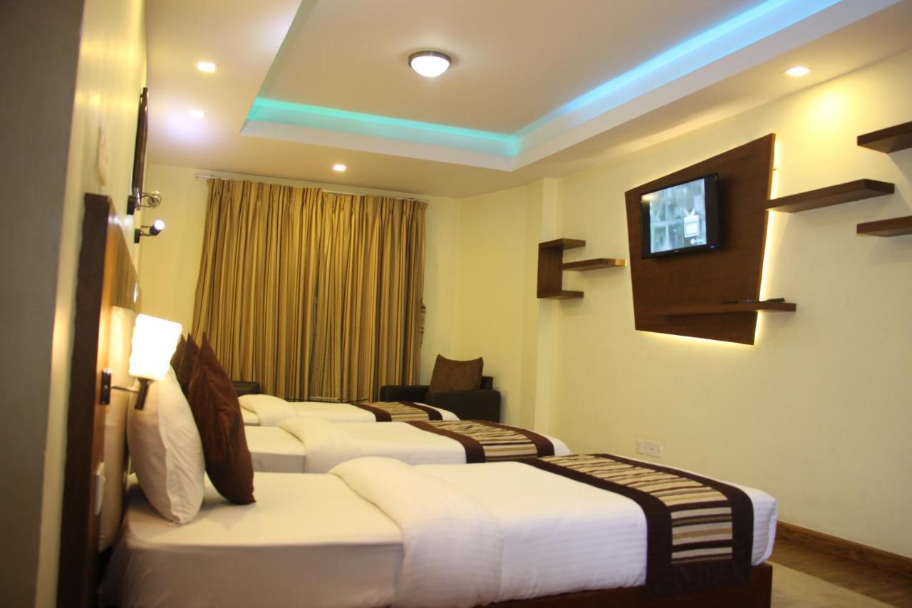 Backyard Hotel Катманду Экстерьер фото