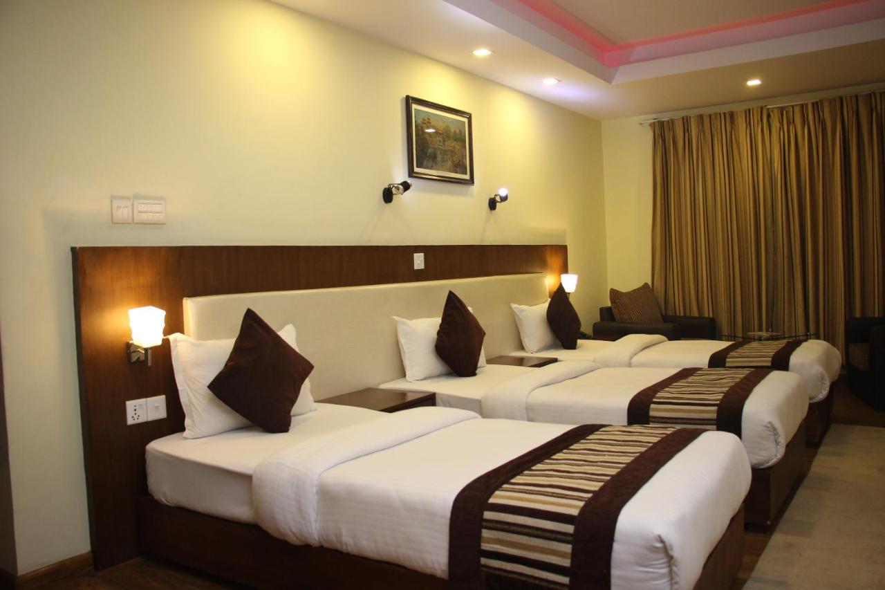Backyard Hotel Катманду Экстерьер фото