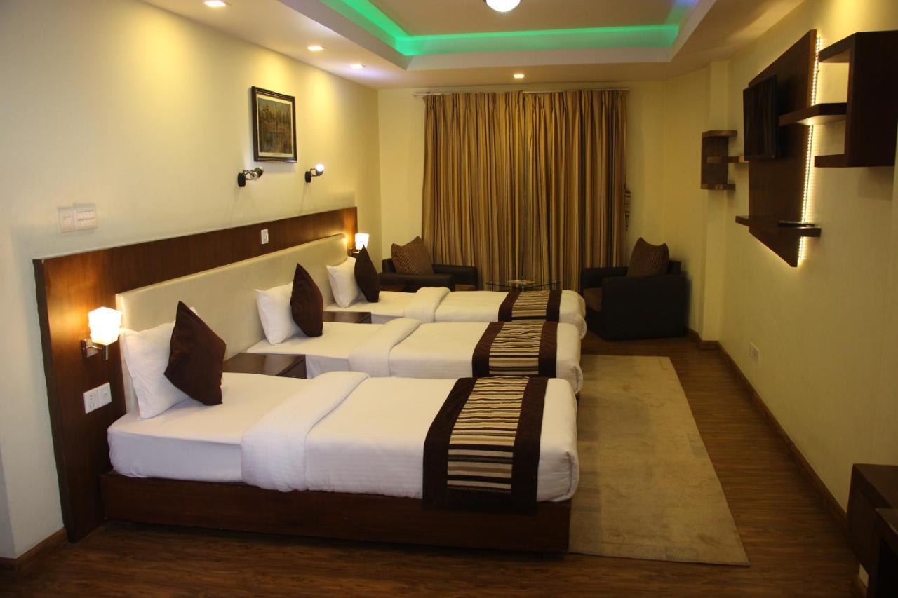 Backyard Hotel Катманду Экстерьер фото