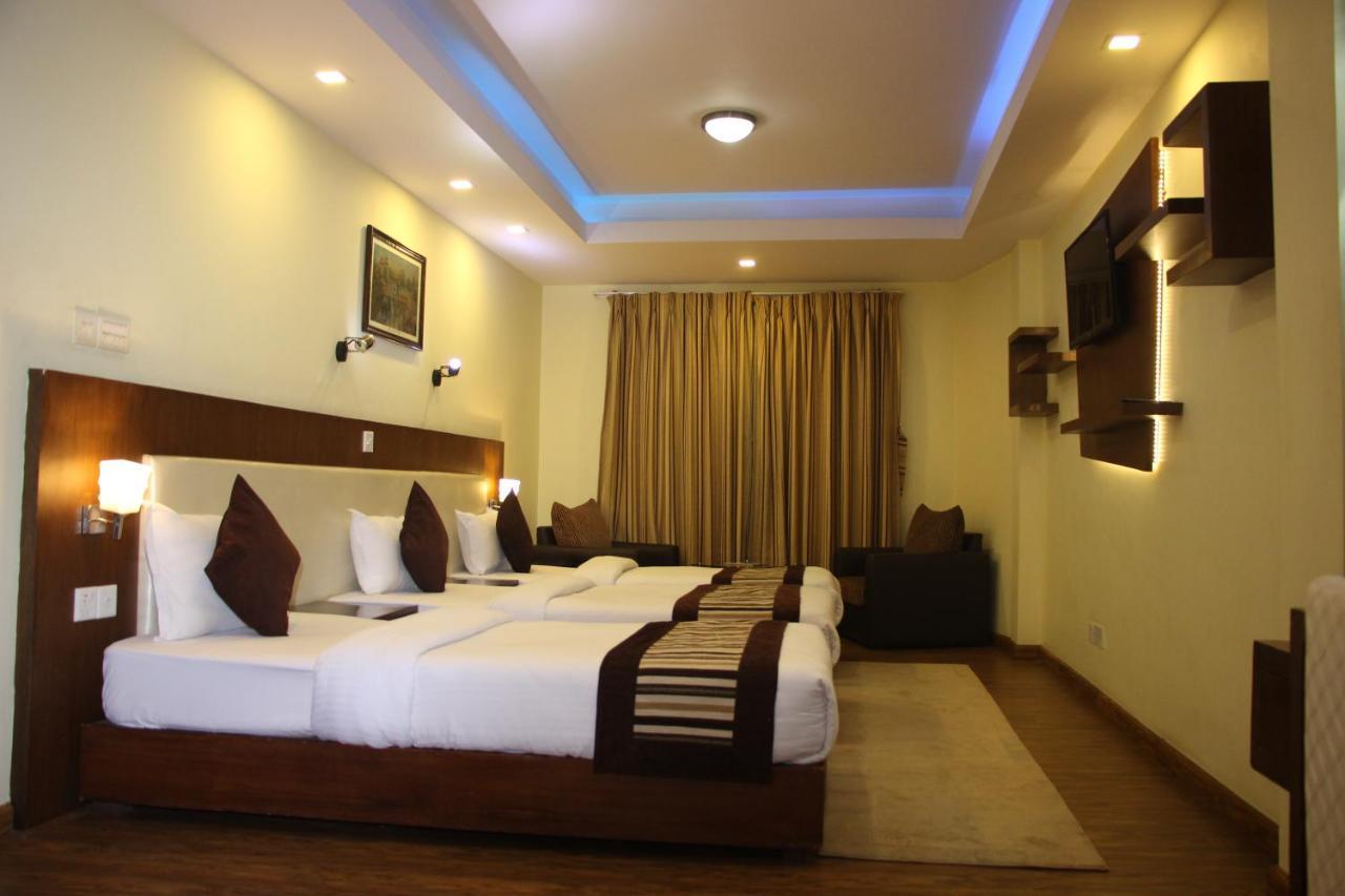 Backyard Hotel Катманду Экстерьер фото