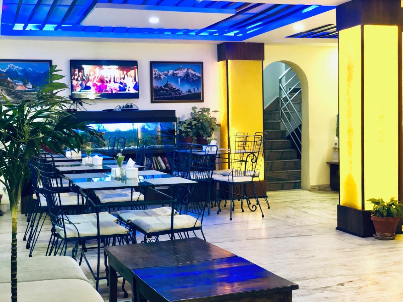 Backyard Hotel Катманду Экстерьер фото