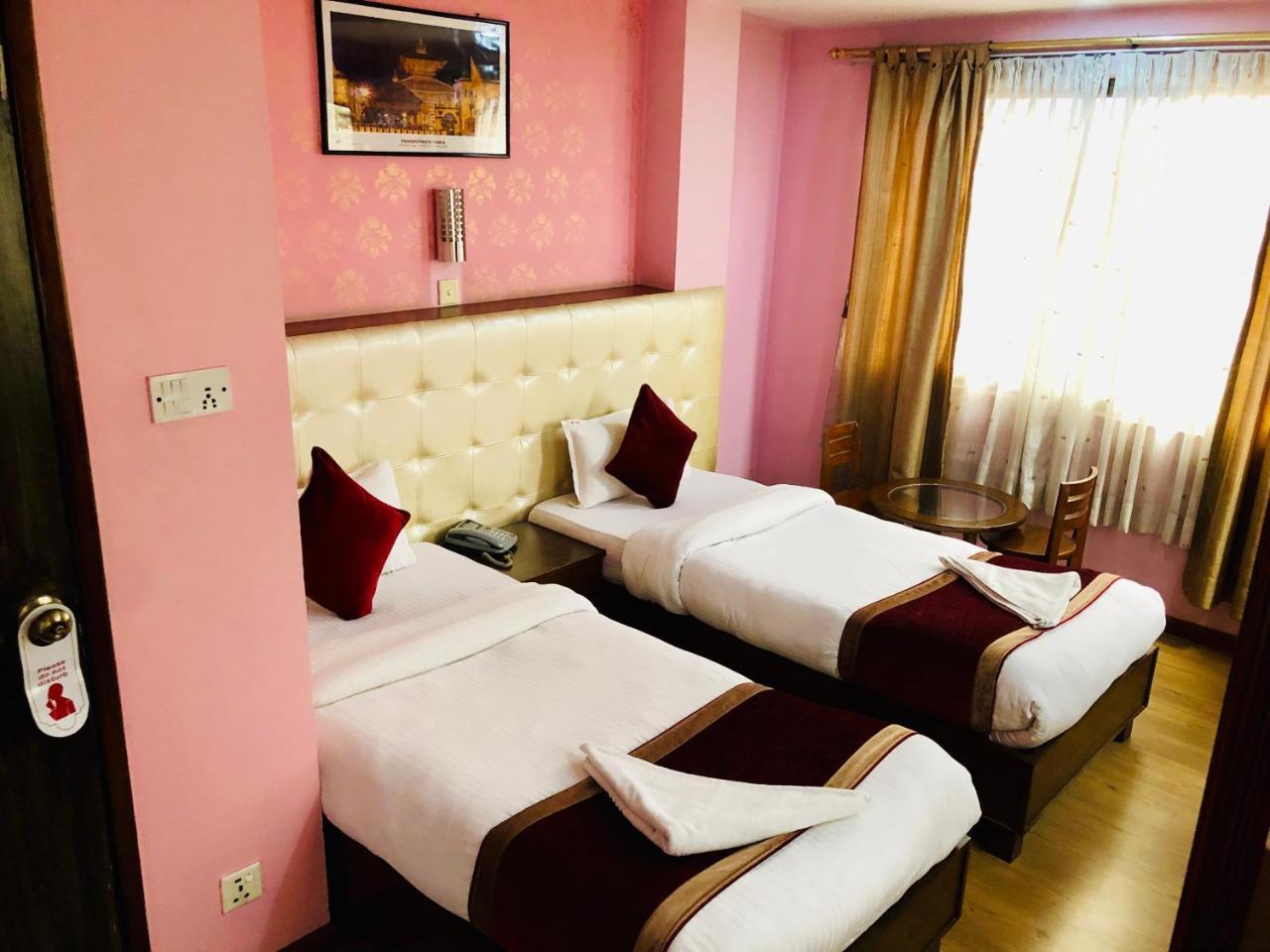 Backyard Hotel Катманду Экстерьер фото