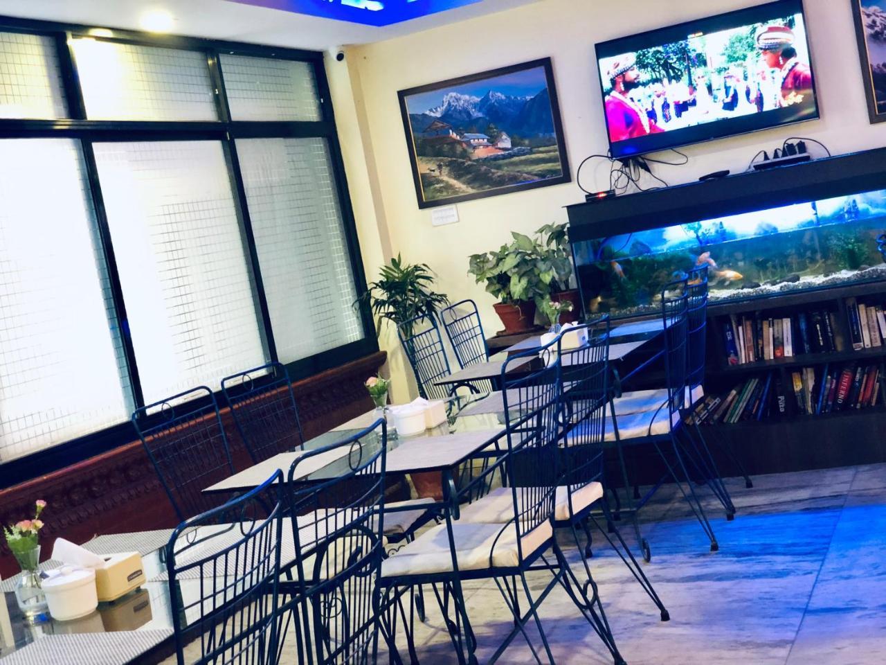 Backyard Hotel Катманду Экстерьер фото